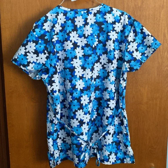 Scrub top - Picture 3 of 3